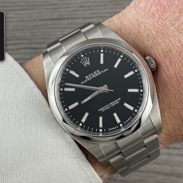 Rolex Oyster perpetual 39mm 114300 black soleil dial