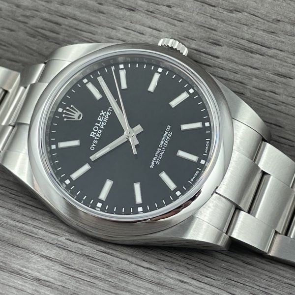 Rolex Oyster perpetual 39mm 114300 black soleil dial out of production