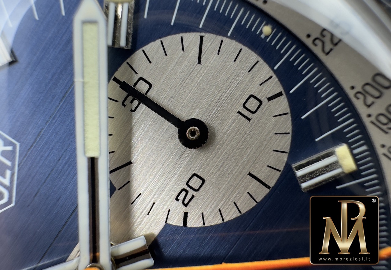 dettaglio del quadrante di un orologio vintage Heuer